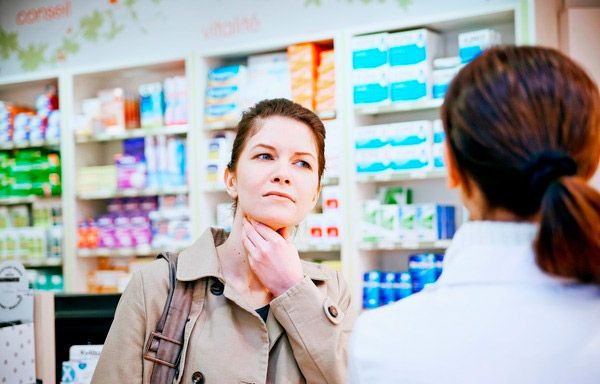 Selezione di farmaci per il dolore nel rinofaringe in farmacia