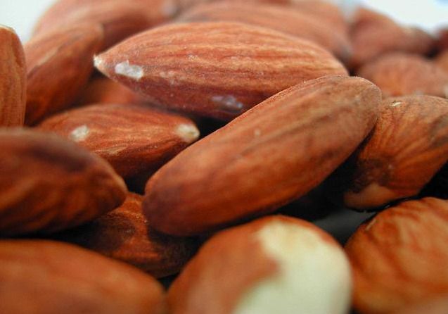 Almond aiuta a controllare la quantità di calorie nel processo di perdita di peso