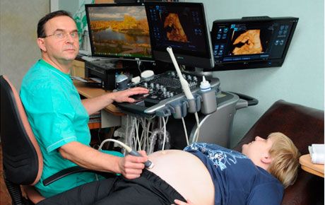 Ostetrico-ginecologo, medico di diagnostica ad ultrasuoni della più alta categoria, Yavorsky Yuri Tsezarevich, medico con esperienza lavorativa di 32 anni